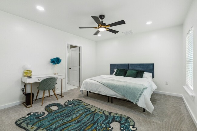 Building Photo - 3236 Golfing Green Pl