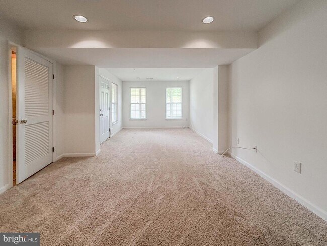 Building Photo - 1440 Pangbourne Way