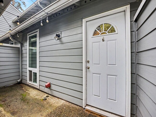 Building Photo - Spacious 2-Story Condo in a Quiet, Well-Located Community!