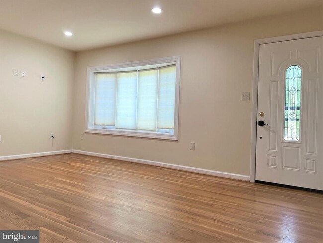 Foto del edificio - 14800 Cloverdale Rd