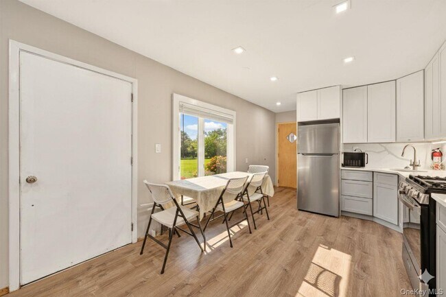 Foto del edificio - 11 Edward Ave