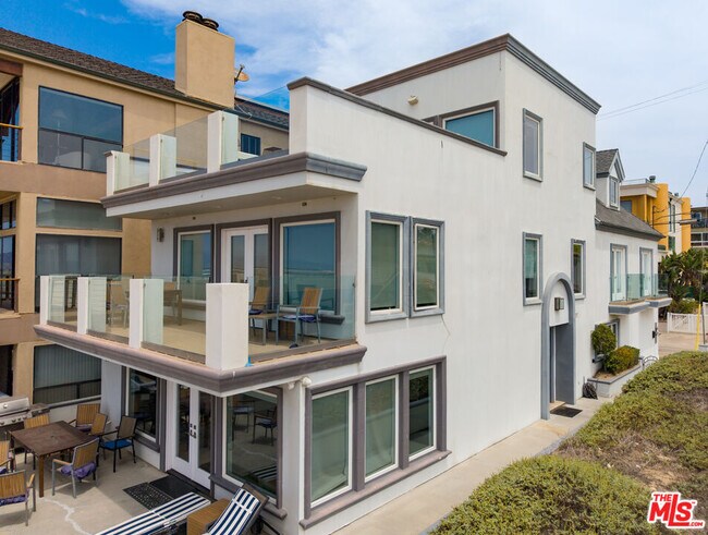 Foto del edificio - 6419 Ocean Front Walk
