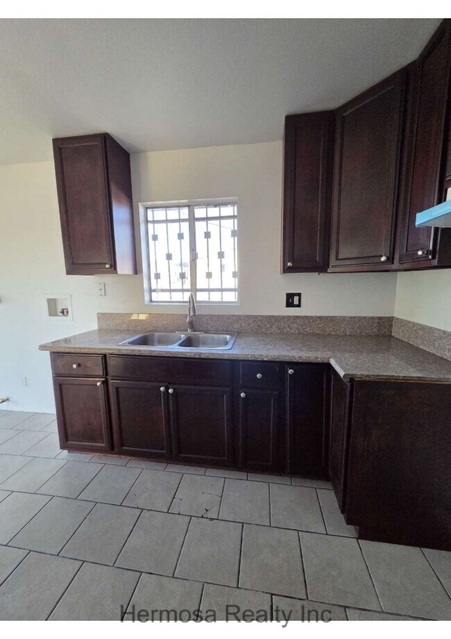 Foto del edificio - 1234 W J St