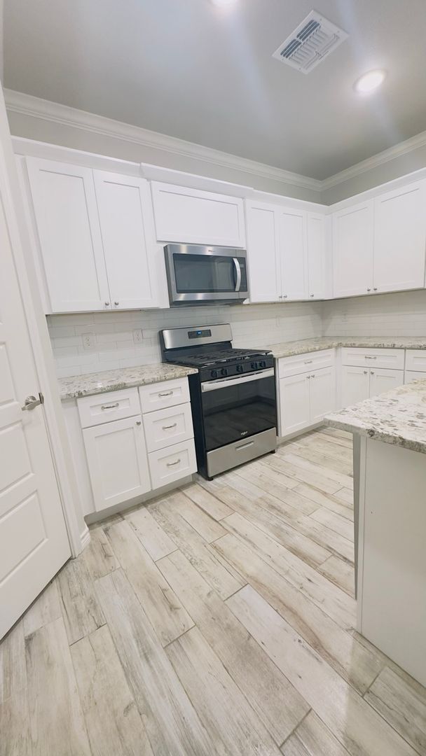 Foto del edificio - 3 Bedroom Coming Soon!