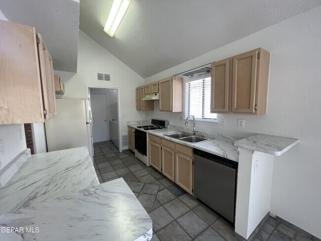 Building Photo - 1300 Desert Jewel Dr
