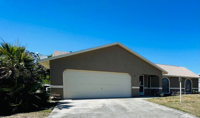 Building Photo - 757 Tulip Dr