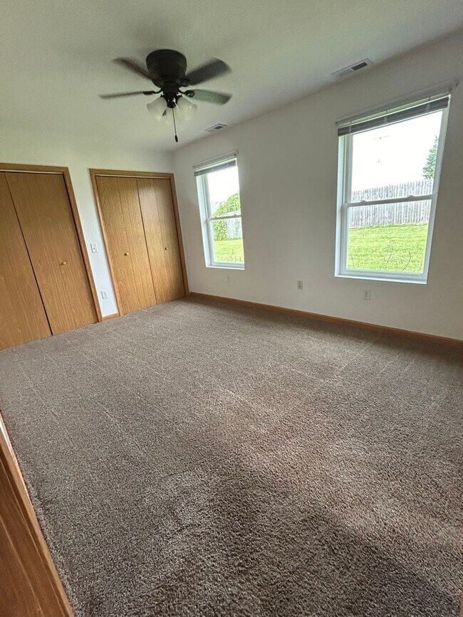 Building Photo - Tama Iowa Duplex