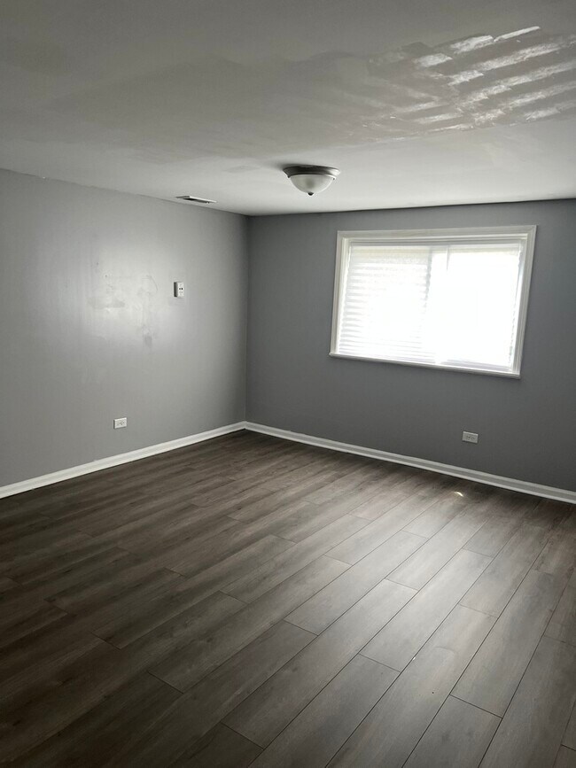 Foto del edificio - 14538 Kimbark Ave