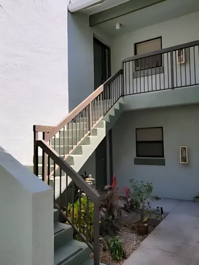 Foto del edificio - 4033 Carambola Cir N