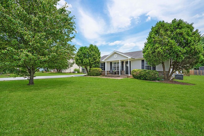 Building Photo - Charming Home