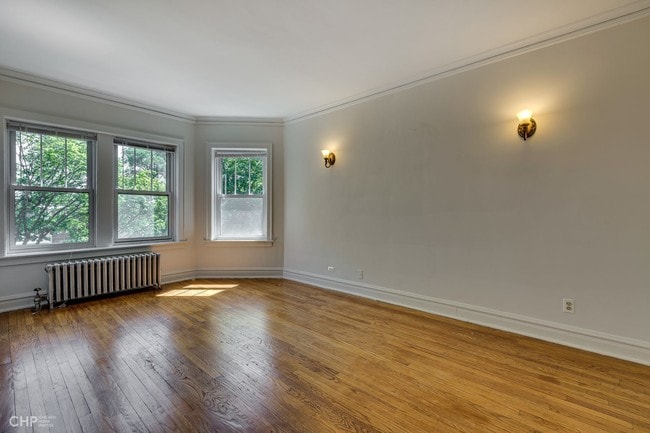Sunny Living Room - WASHTENAW