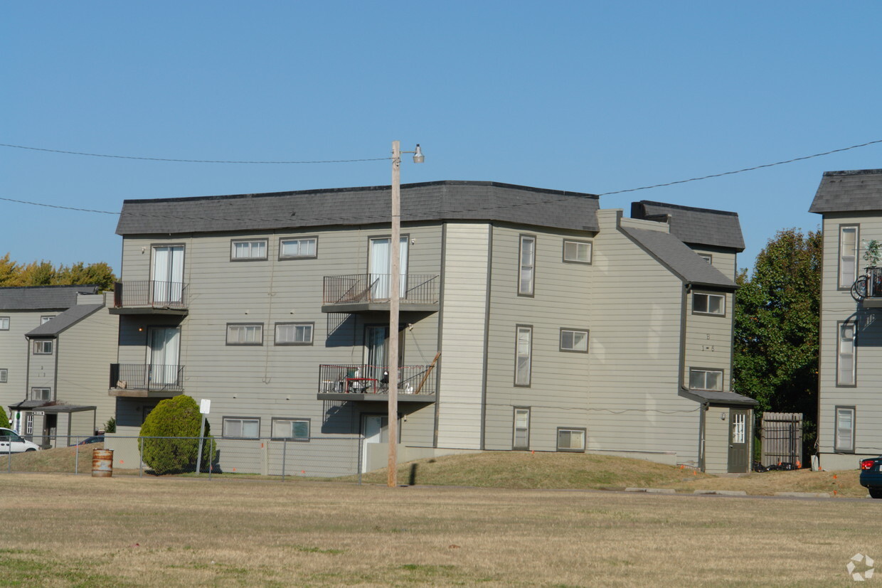 Primary Photo - Village Green Apartment Homes