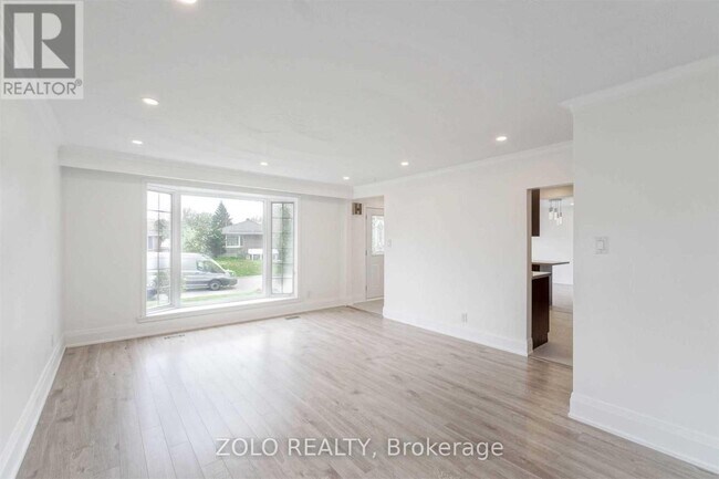 Building Photo - 525 Lynett Crescent