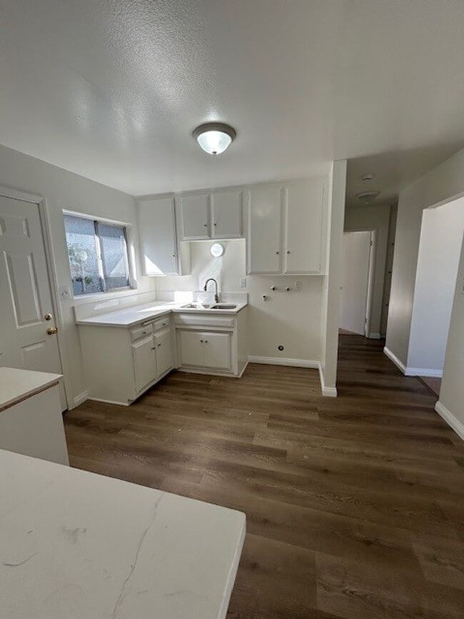 Building Photo - 3511