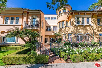 Building Photo - 143 N Arnaz Dr