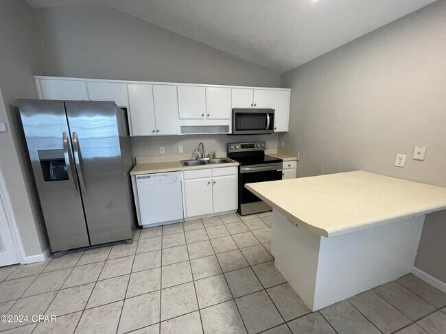 Building Photo - 7106 N Lagoon Dr