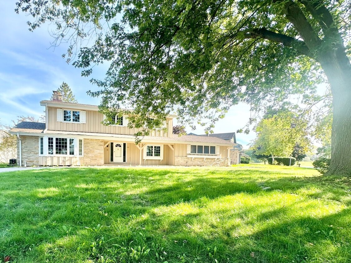 Primary Photo - Desirable Mequon Home in Heart of Ville du...