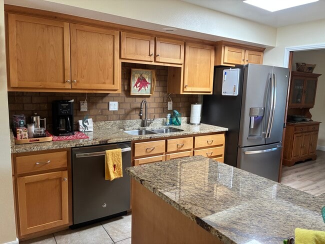 Foto del edificio - 80 N Los Olmos