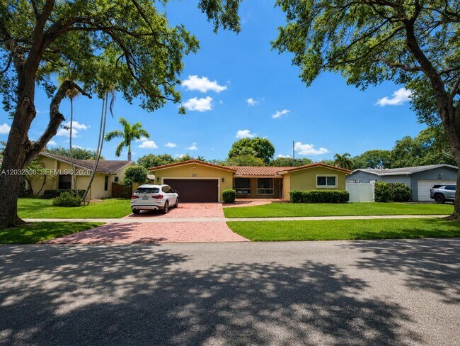 Foto del edificio - 8907 SW 49th Ct