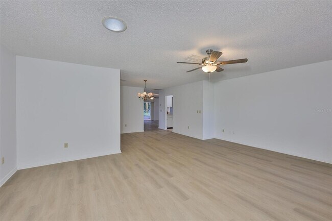 Foto del edificio - 1219 Wild Feather Ln