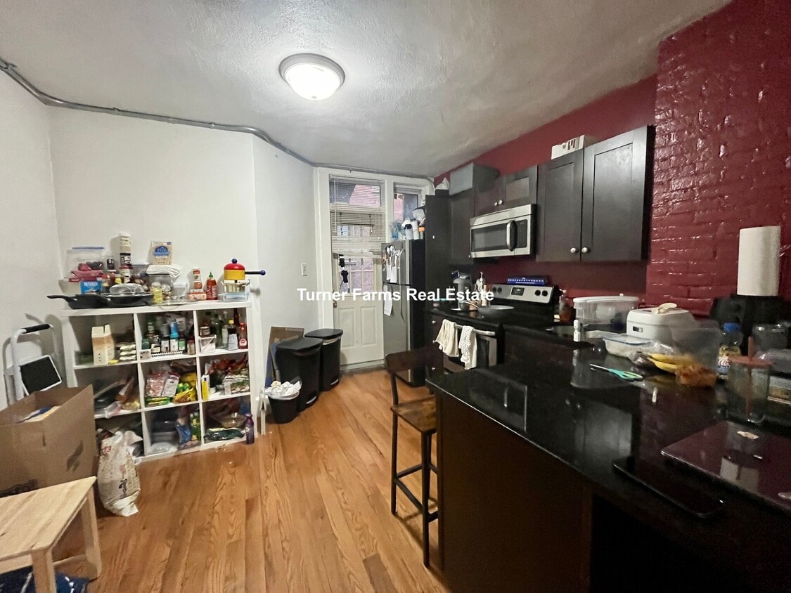 Primary Photo - 165 Endicott St