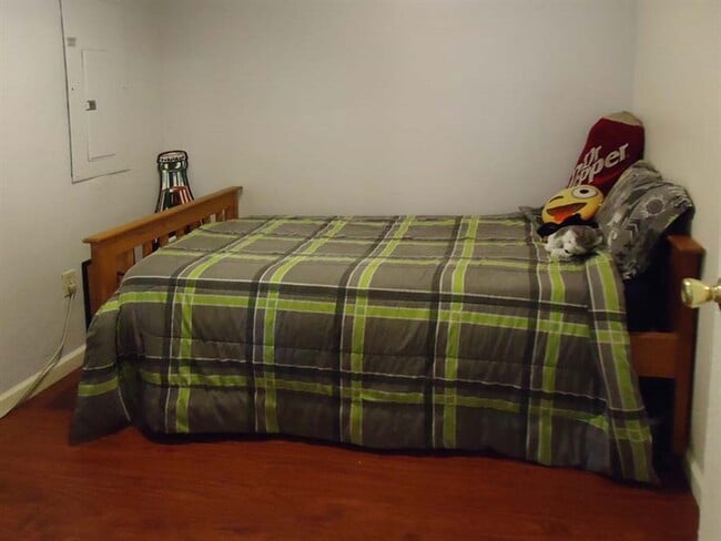 Bedroom 3 - 4373 Upper Gold Creek Rd