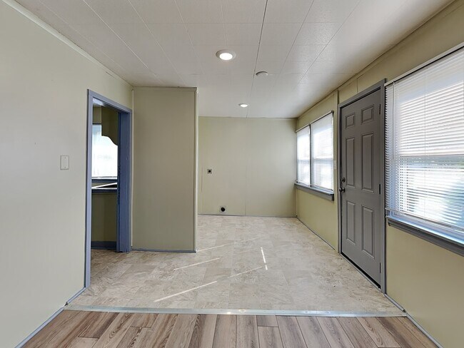 Foto del edificio - 10004 E Empire Ave