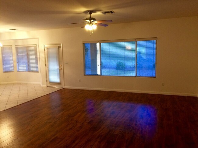Foto del edificio - FANTASTIC UPGRADED 55+ SUN CITY ANTHEM COMMUNITY HOME!!!