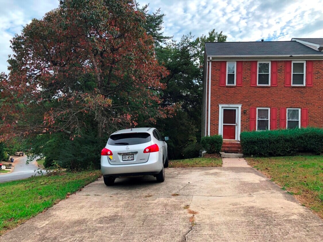 1535 Cedar Bluff Trail, Marietta, GA 30062 Townhome Rentals in