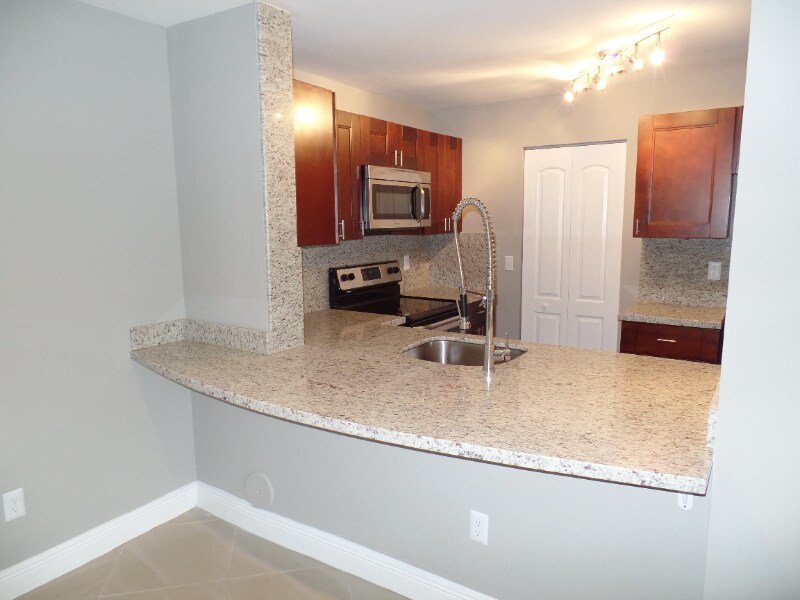 Foto principal - 1255 SW 46th Ave