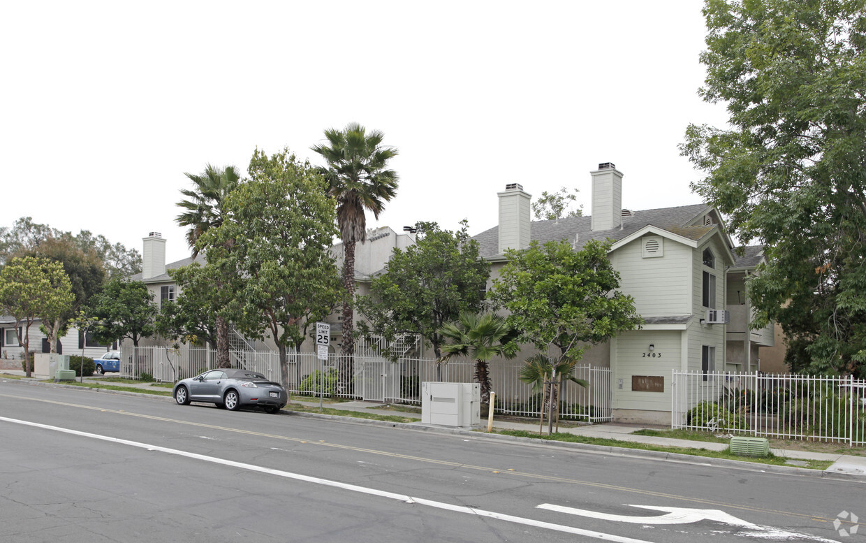 Primary Photo - 2403 Meade Ave