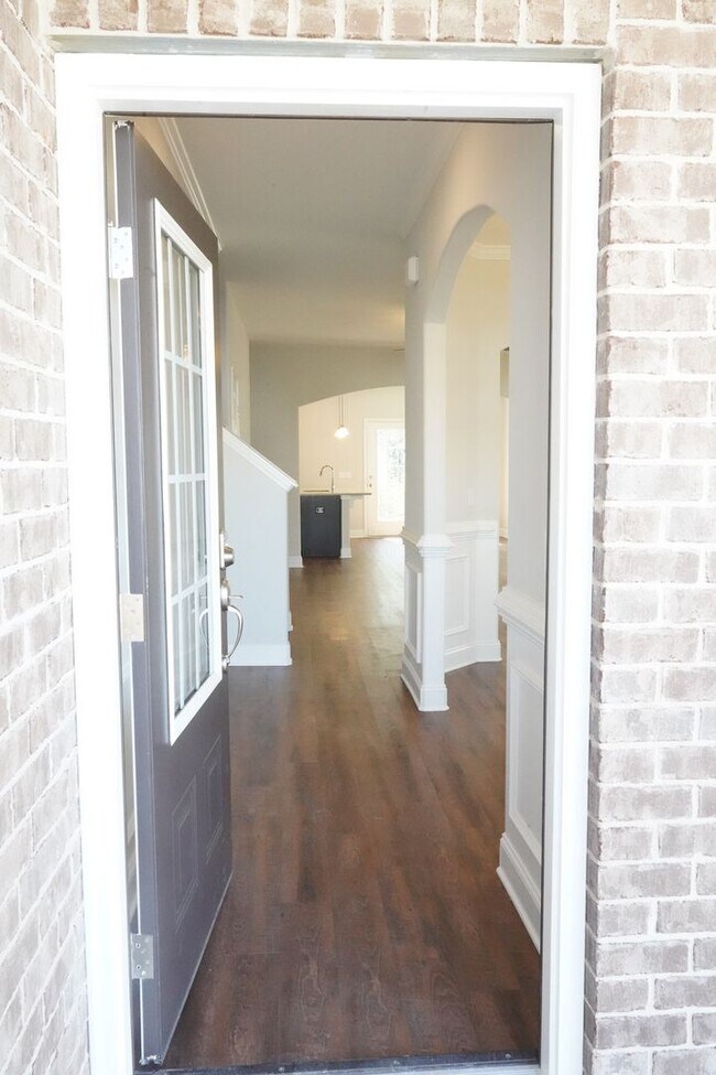 Foto del edificio - Available Now!