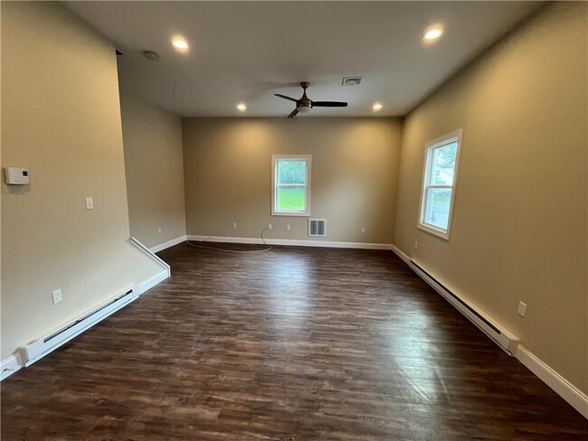 Foto del edificio - 5880 Sullivan Trail