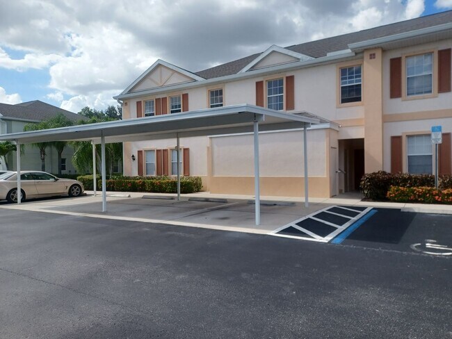 Foto del edificio - 3/2 Condo in gated community off Colonial Blvd