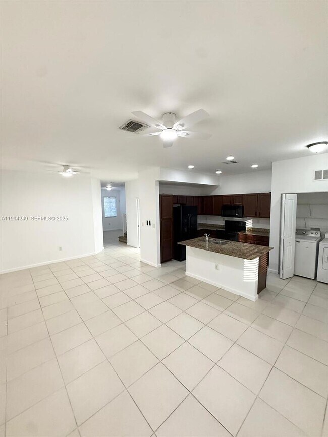 Foto del edificio - 1364 NW 214 Terrace