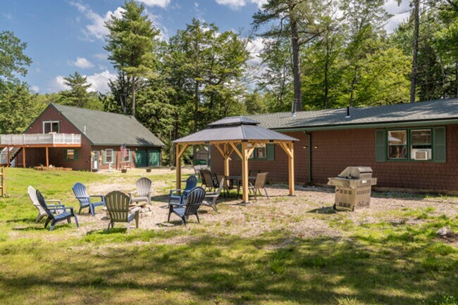 Building Photo - 429 Long Island Rd