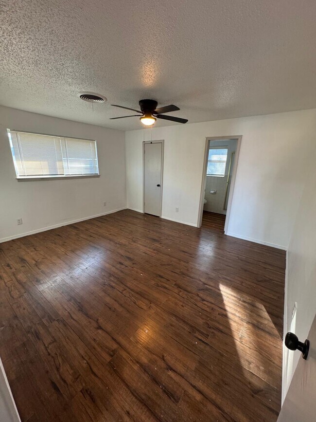 Building Photo - 1816 NW Crosby Park Cir