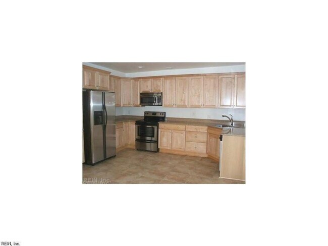 Foto del edificio - 5 BED / 3 BATH SINGLE FAMILY