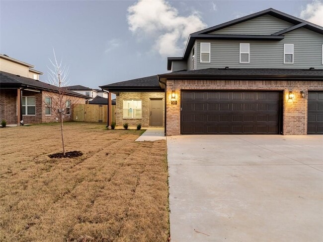 Building Photo - 513 Cosmos St