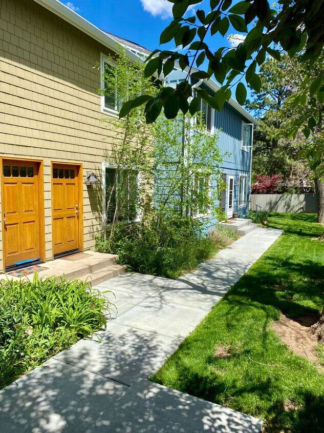 Building Photo - Charming North Boulder 3 Bedroom Townhouse
