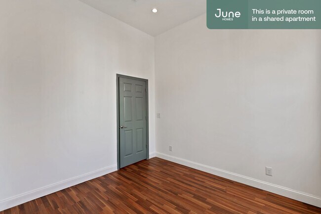 Building Photo - #504 Queen room in Bushwick 4-bed / 1.0-b