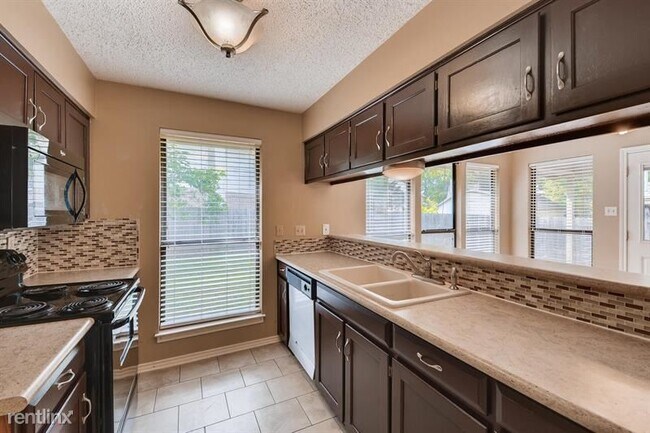 Foto del edificio - 3 br, 2 bath House - 5902 Sterling Green T...