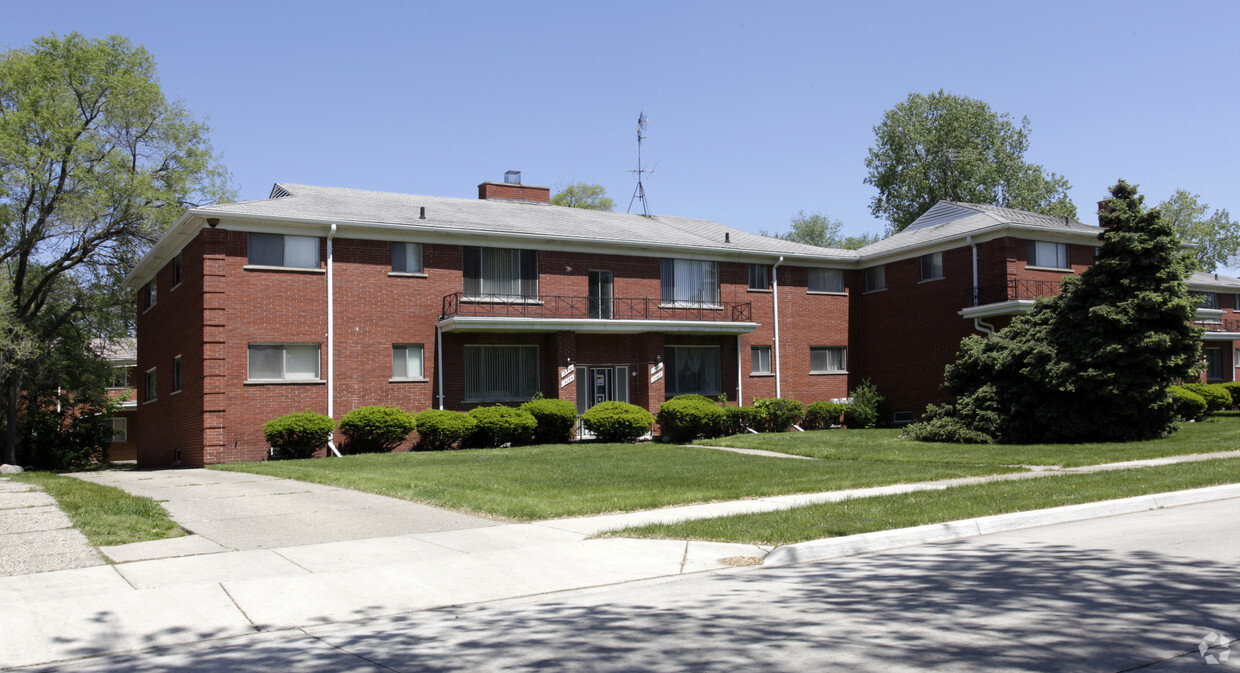 Primary Photo - 15100-15136 Miller St