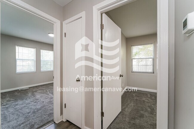 Building Photo - 3174 Charleston Dr