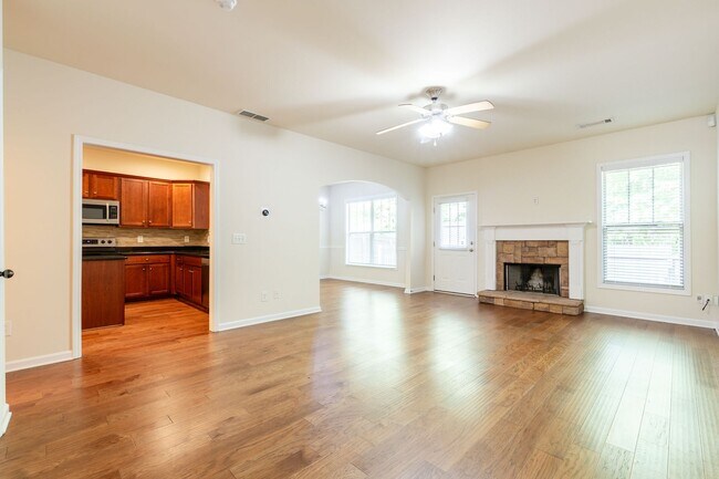 Foto del edificio - Gorgeous 3 bedroom/2.5 bath in Peachtree C...
