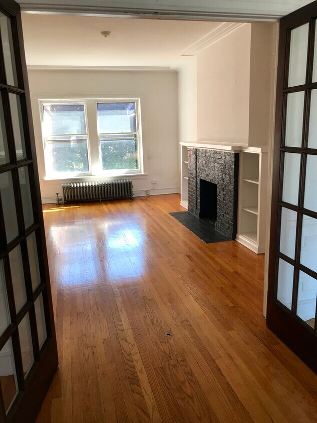 443 Des Plaines Ave Unit 2R, Forest Park, IL 60130 Apartments in