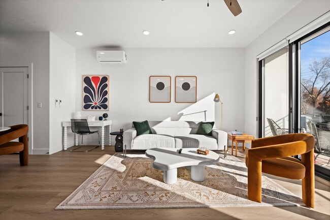 Living - 847 S 800 E