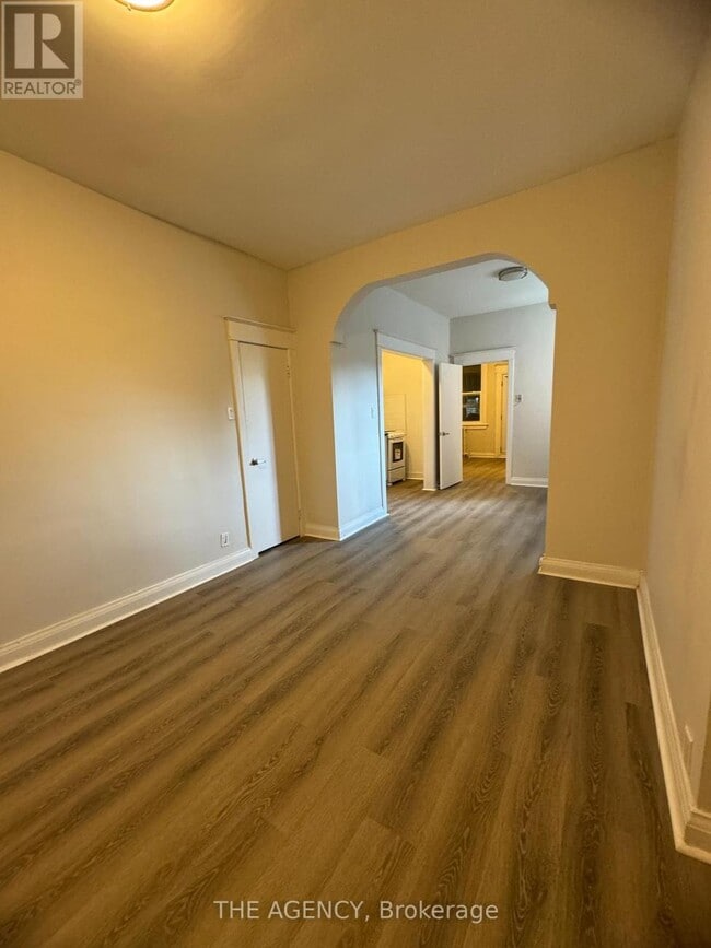 Building Photo - 133 John St S