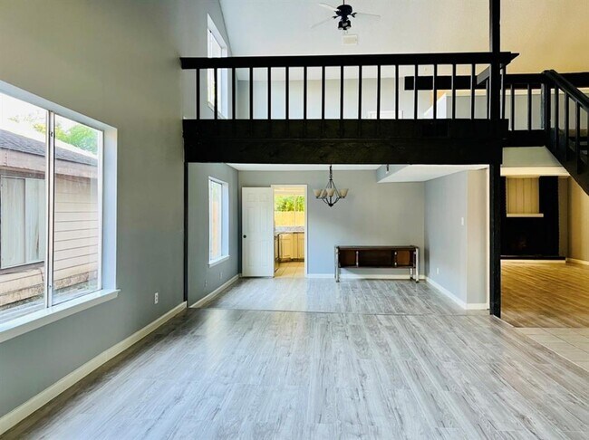 Building Photo - 7627 Candlegreen Ln