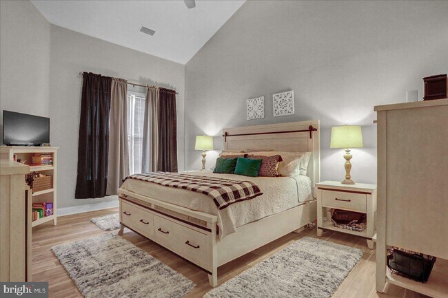 Building Photo - 307 Oak Hill Ln